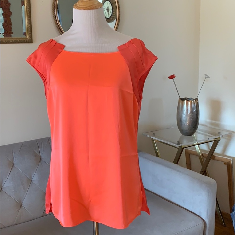 Tahari blouse, Size SP